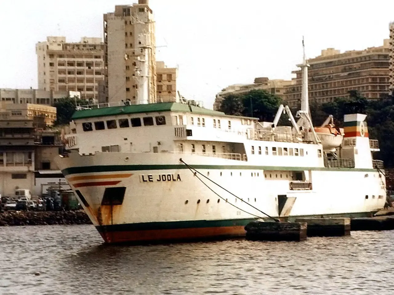 bateau le joola